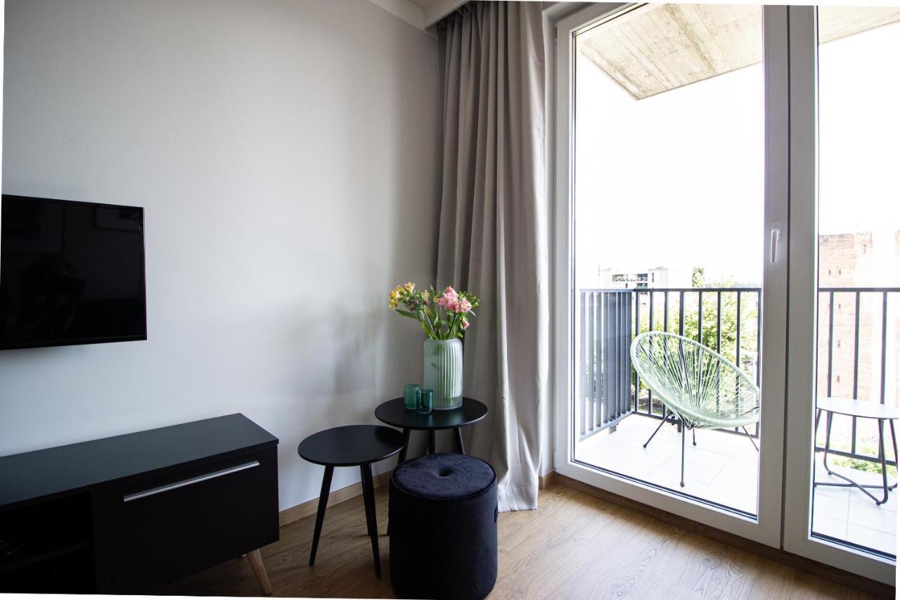 Patio Praga Metro Apartment Варшава Екстериор снимка