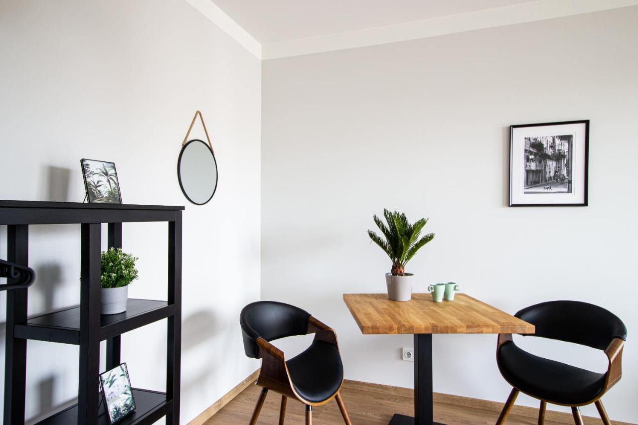 Patio Praga Metro Apartment Варшава Екстериор снимка